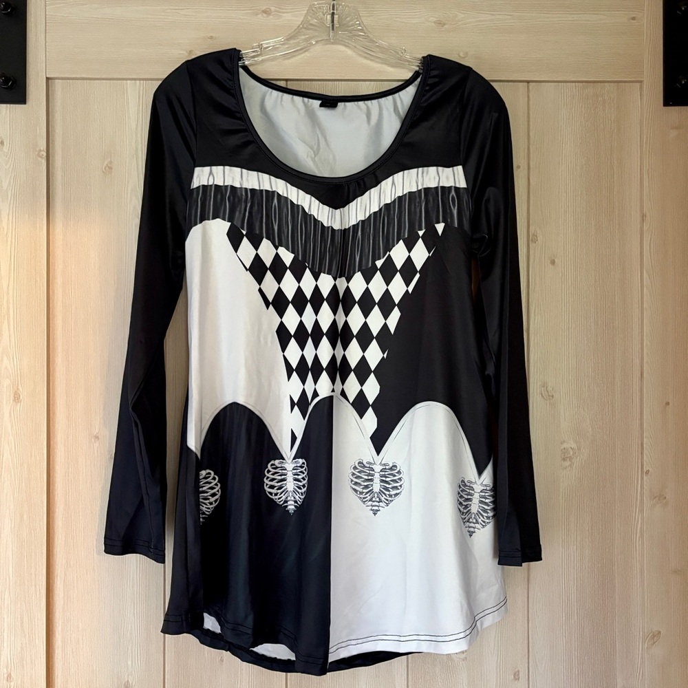 Harlequin print black/white top
